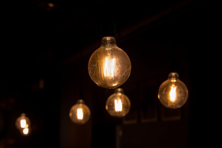 Understanding Coherent and Incoherent Light Sources – Optomechs Blog